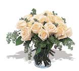 11 adet beyaz gül vazoda  Ankara İnternetten çiçek siparişi 