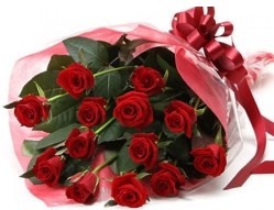  Ankara anneler günü çiçek yolla  10 adet kipkirmizi güllerden buket tanzimi
