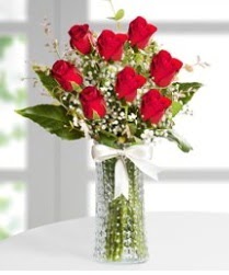 7 Adet vazoda kırmızı gül sevgiliye özel  Ankara çiçek siparişi sitesi 